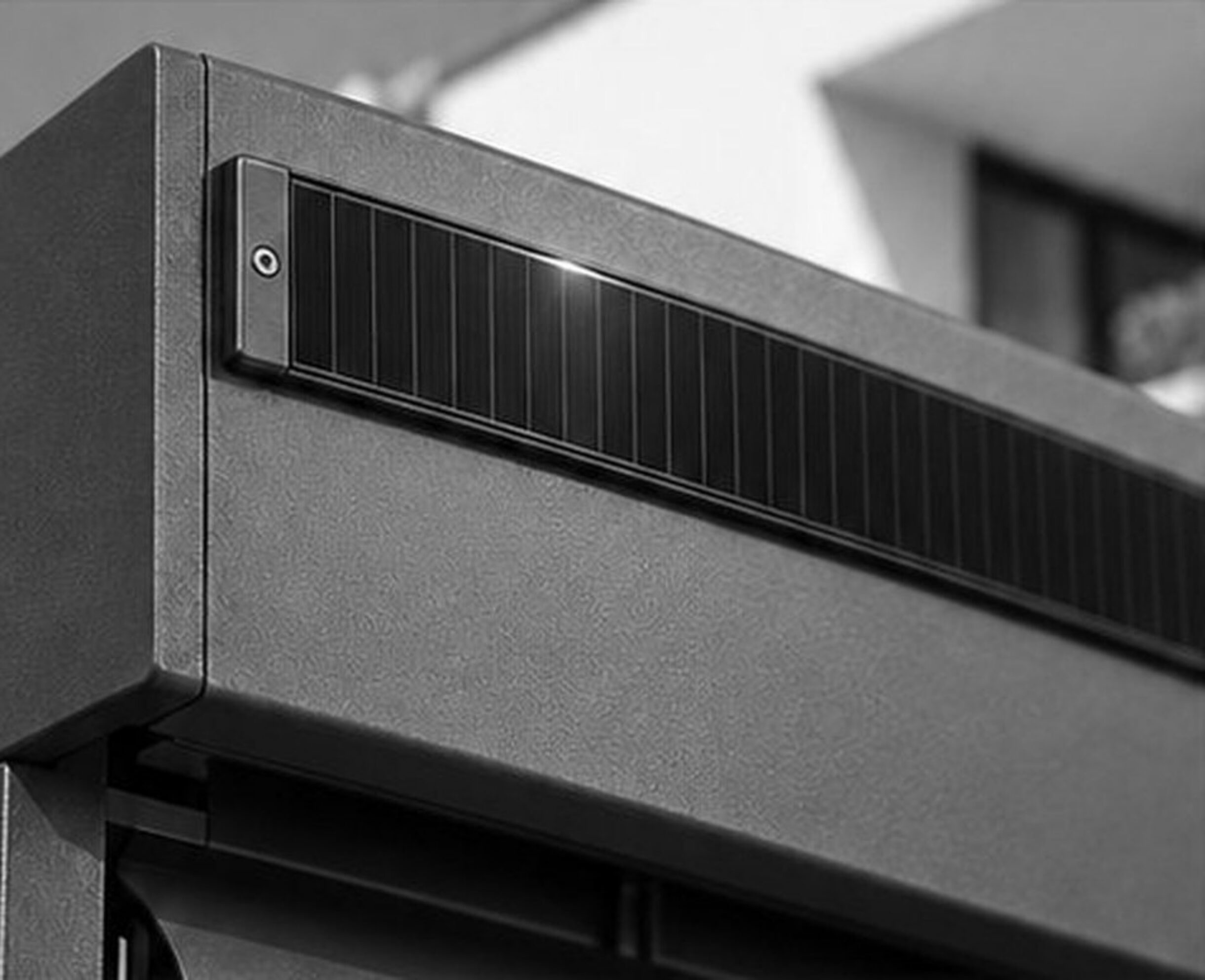 Detail boxu so solárnym panelom